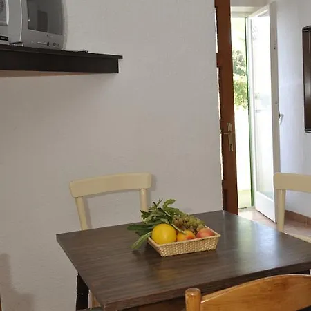 Mama Apartament Barbat na Rabu